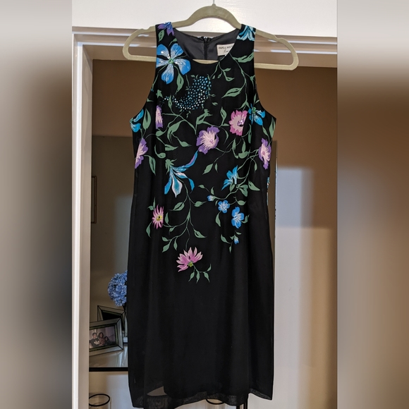 Dress - Picture 6 of 6